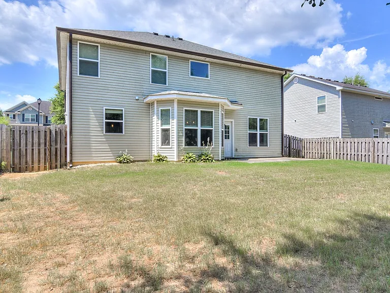 511 Sebastian Dr — Photo 7