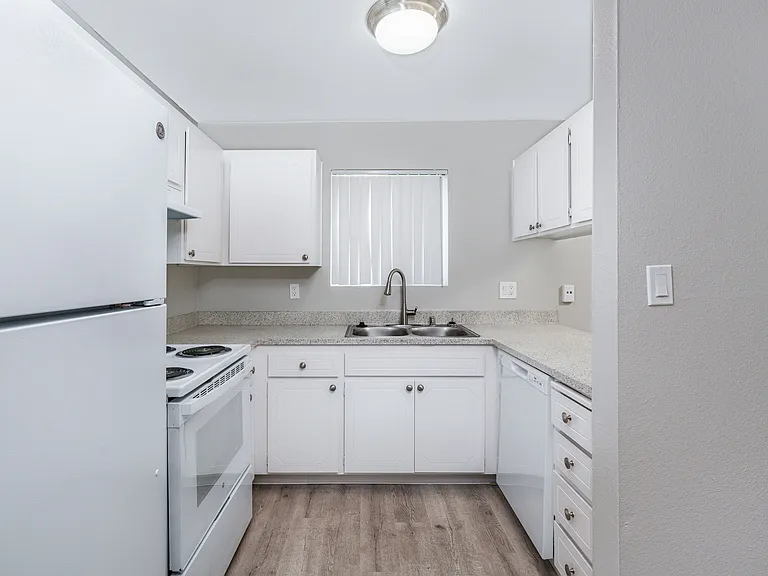 Crestview North Apartments — Photo 9
