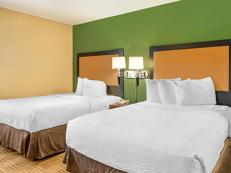 Studio Suite - 2 Full Beds