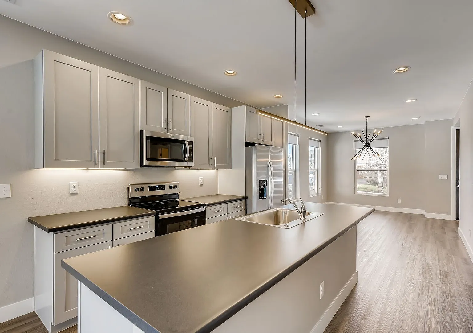 Beautiful 3-Bedroom Duplex Available in West Denver — Photo 2