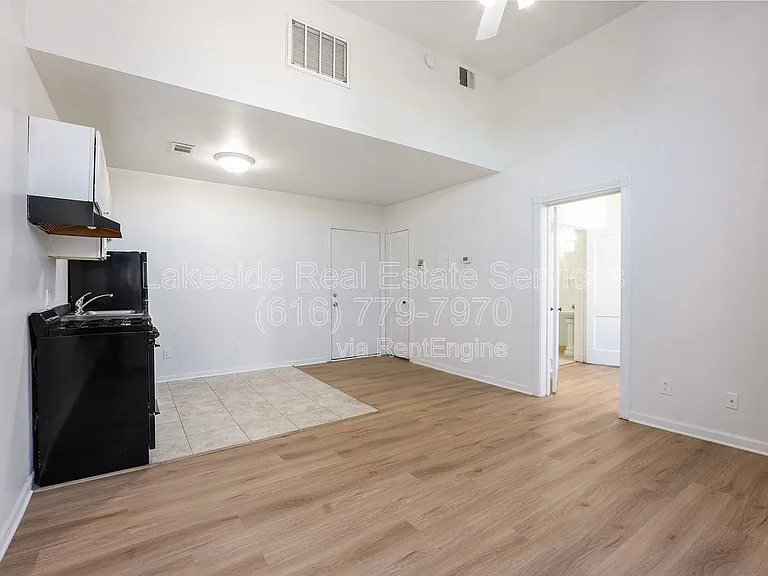 100 Washington Ave #204 — Photo 8