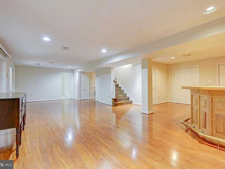 9548 Fox Hollow Dr — Photo 36