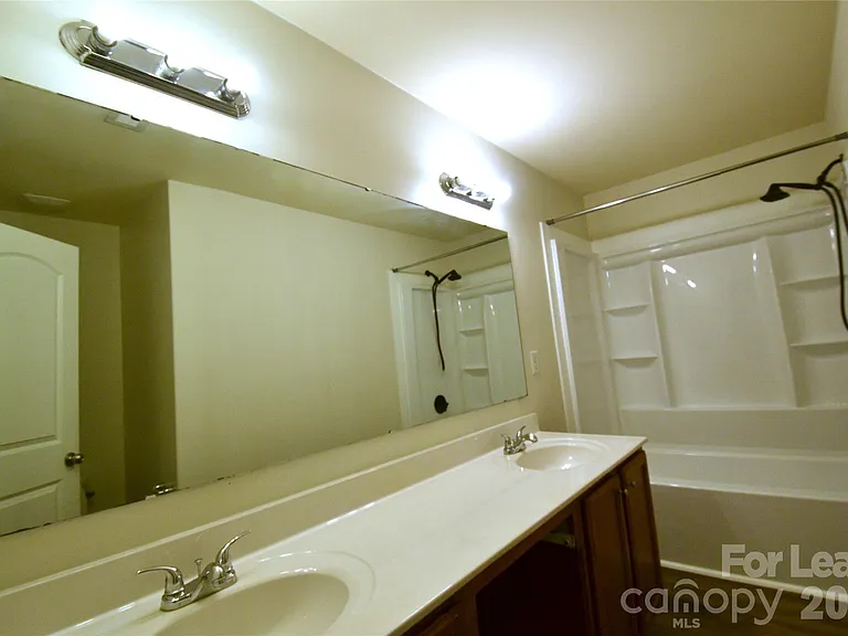 843 Plaza Walk Dr — Photo 26