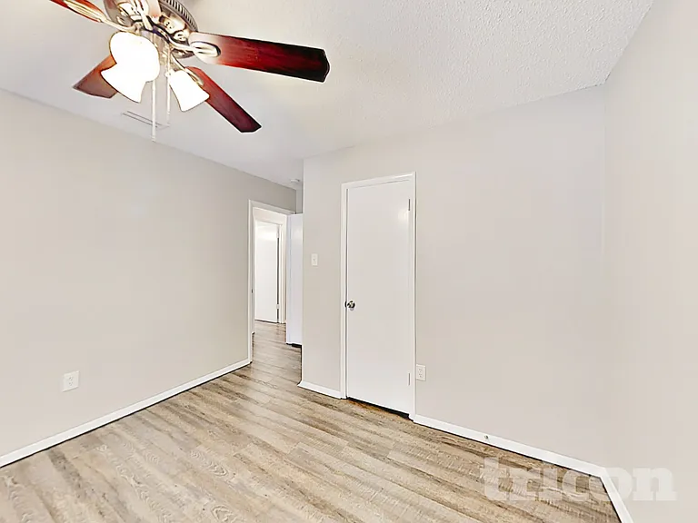 429 W Ferndale Ln — Photo 13