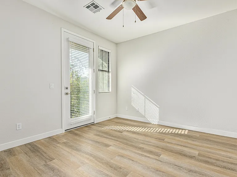 4236 N 27th St #38 — Photo 9