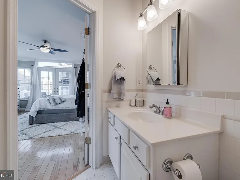 142 W Clement St — Photo 17