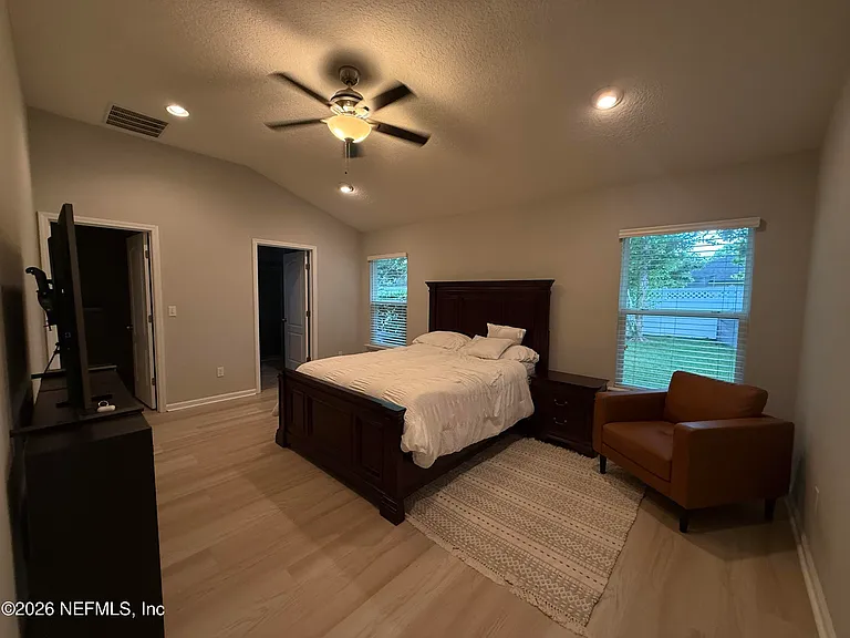 686 Glendale Ln — Photo 18