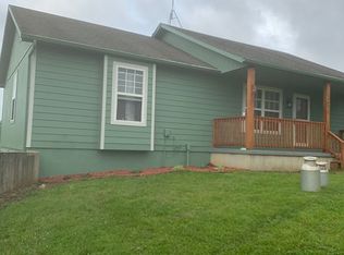 24601 Garrett Rd, Tonganoxie, KS 66054