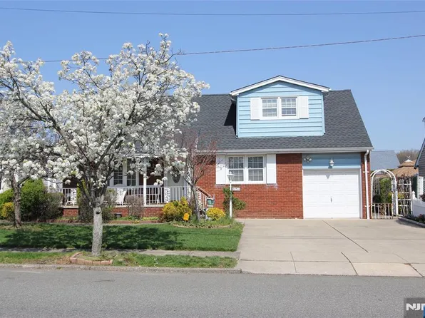 183 Lee St, Elmwood Park, NJ 07407