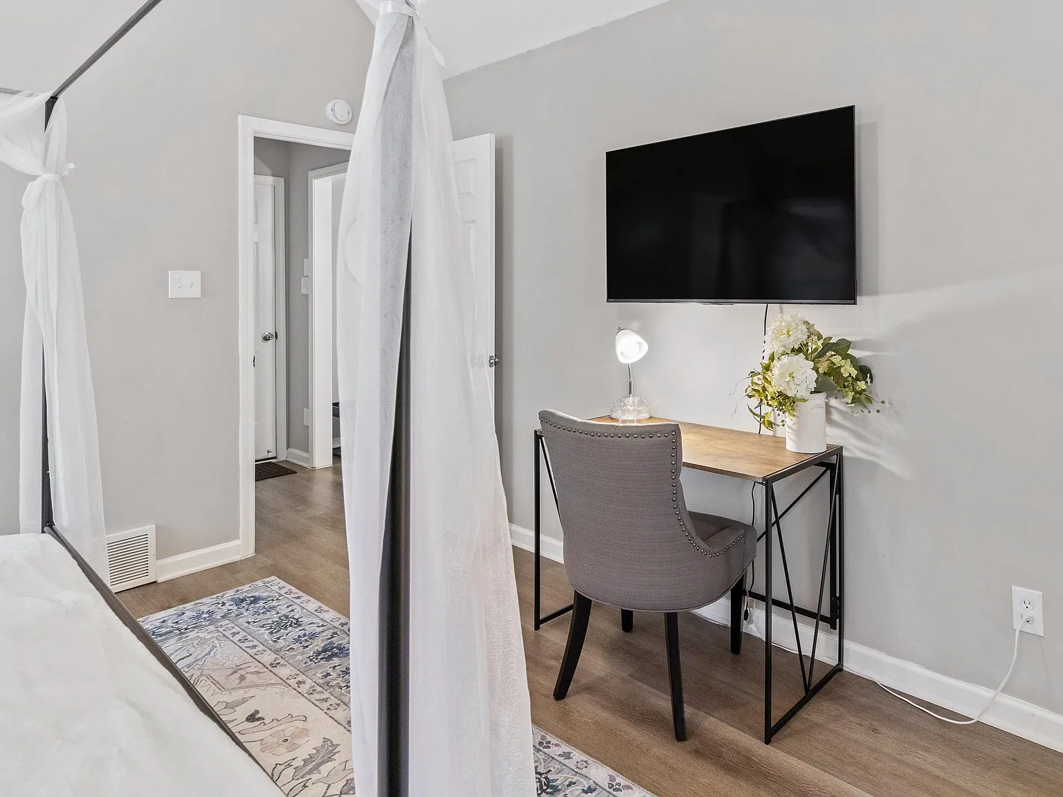 3 bed, 1377 sqft, $3,800 — Photo 4