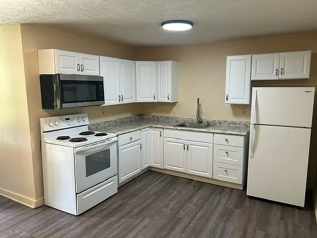 5520 Summit Ave — Photo 2