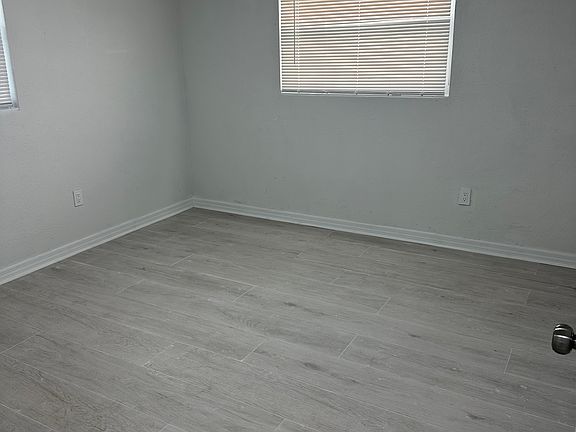 5th image of 304 S Betty Ln