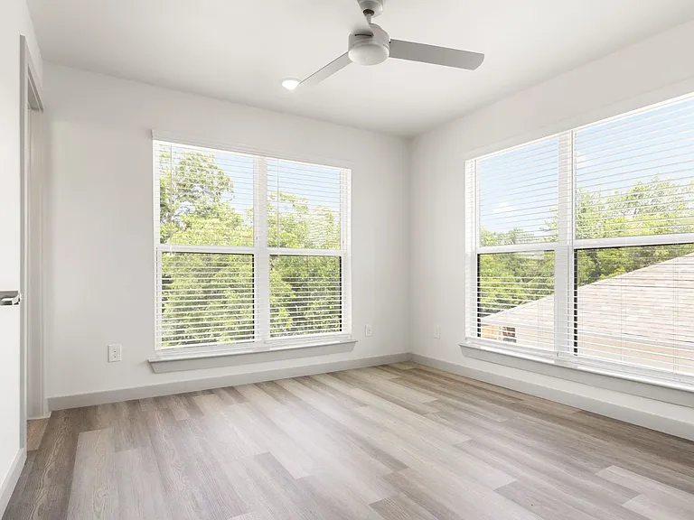 3240 S University — Photo 34