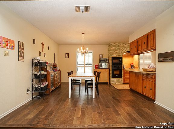 2nd image of 3210 Yorktown Dr