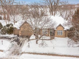 8905 Cove Pointe Rd, Eden Prairie, MN 55347