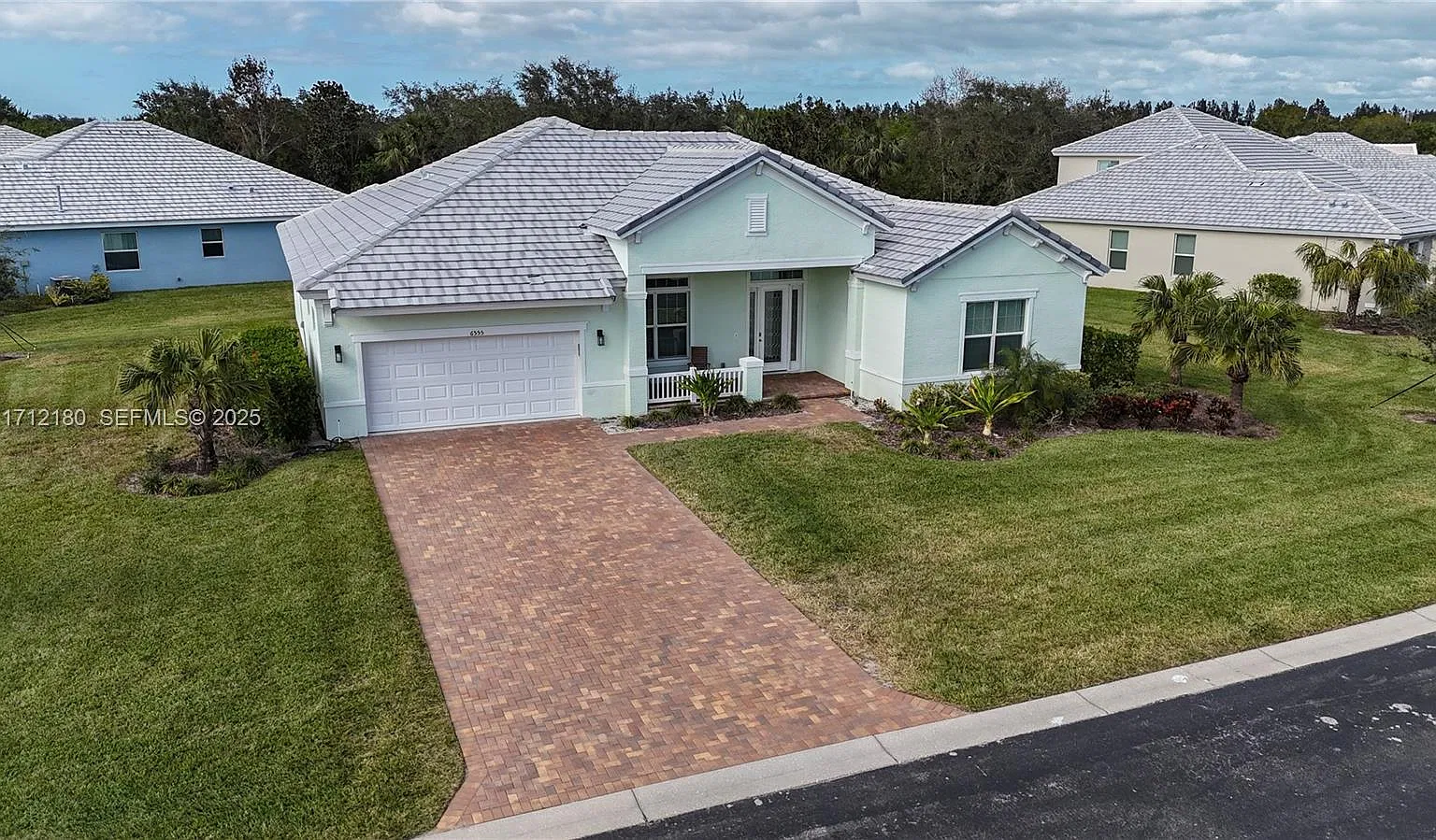 4 bed, 2.5 bath, 2242 sqft, $3,950 — Photo 4