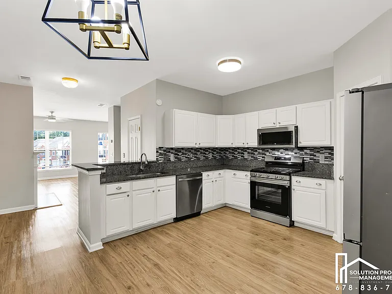3160 Mill Springs Cir — Photo 9