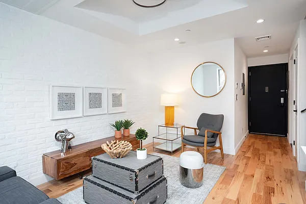 Sold by The InHouse Group | media 6