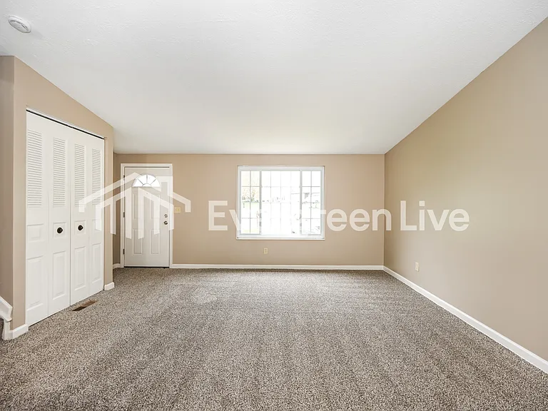 6481 Southgate Pl — Photo 3