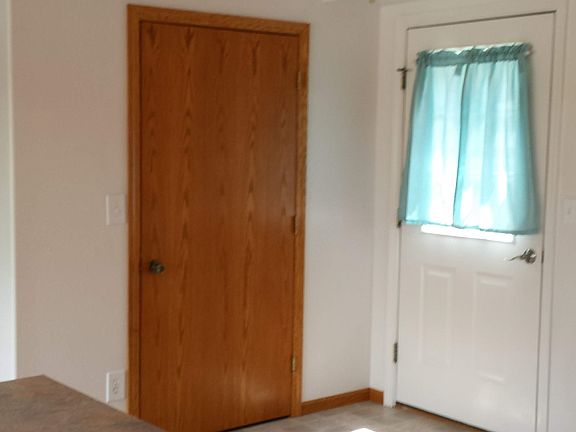bk dr & util./pantry closet