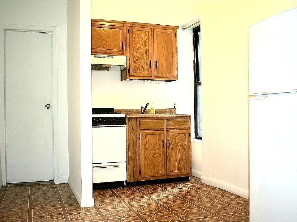 2nd image of 26 Gates Ave #1E
