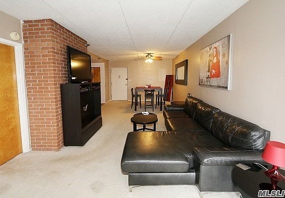 Livingroom w/Fireplace