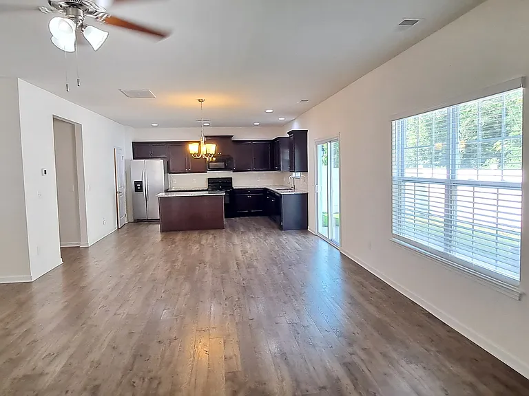 1527 Sergeant Ln — Photo 10