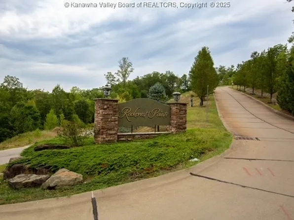 135 Oakview, South Charleston, WV 25309