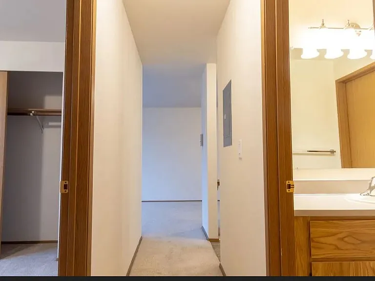 The Shannon Apartments — Photo 17