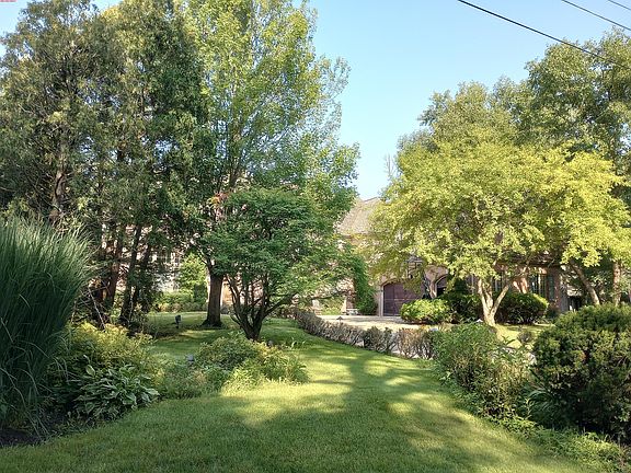 3rd image of 1630 Cloverdale Ave