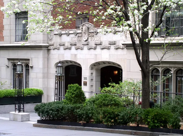 325 East 41st Street image 6 of 6