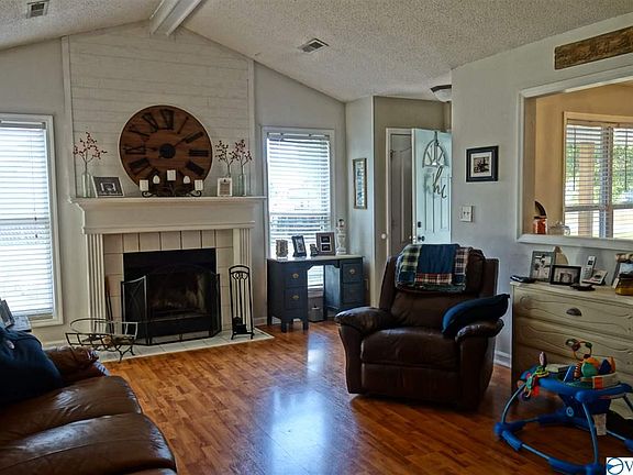 3rd image of 205 Cedar Creek Cir