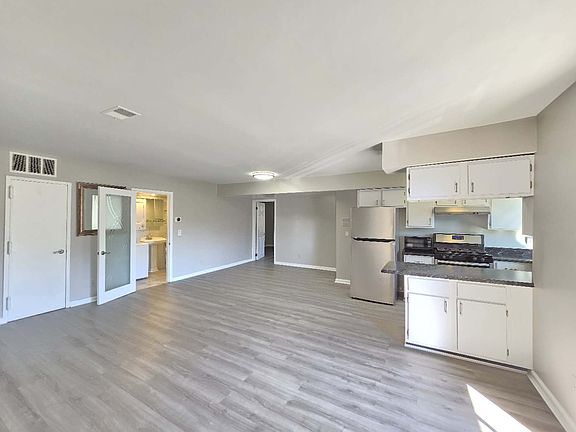 5th image of 85 Elmwood Park Dr APT 18