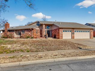 2616 Chapel Hill Rd, Bartlesville, OK 74006