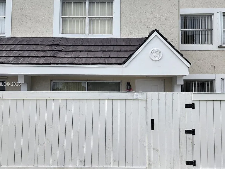 4540 SW 68th Court Cir #48-7 — Photo 3