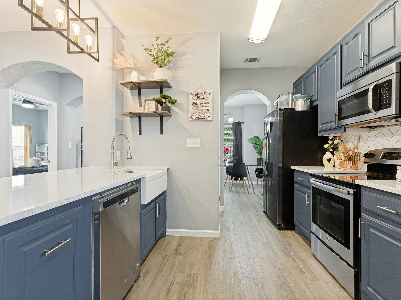 3 bed, 1443 sqft, $2,300 — Photo 3