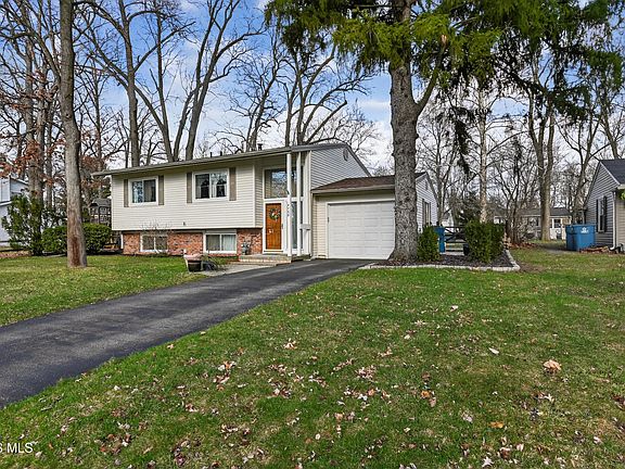 4th image of 4736 Wickford Dr W