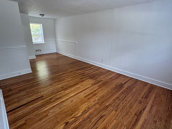 5th image of 2909 Wade Ave