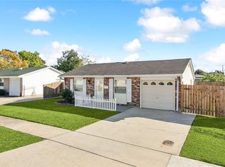517 Grovewood Dr, Gretna, LA 70056