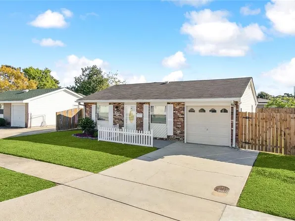 517 Grovewood Dr, Gretna, LA 70056