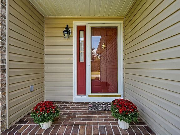 4th image of 21196 Jessica Ln