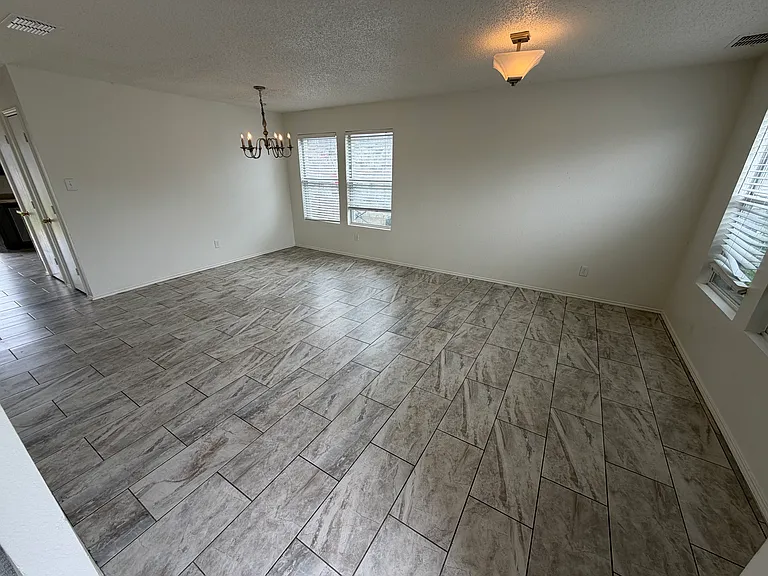 2821 Robin Ln — Photo 7