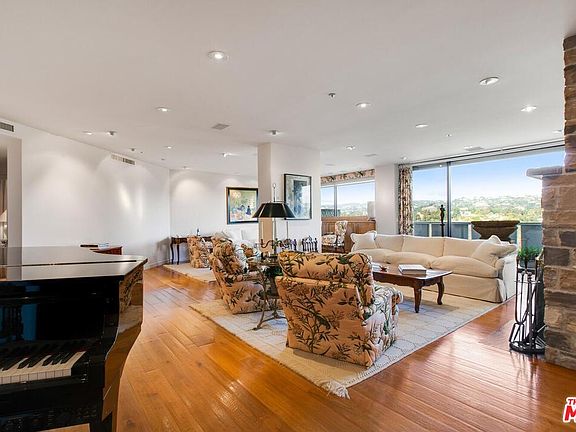 3rd image of 10375 Wilshire Blvd