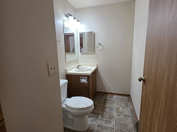 5th image of 303 Thomas Dr