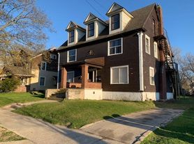 830 Bates St SE, Grand Rapids, MI