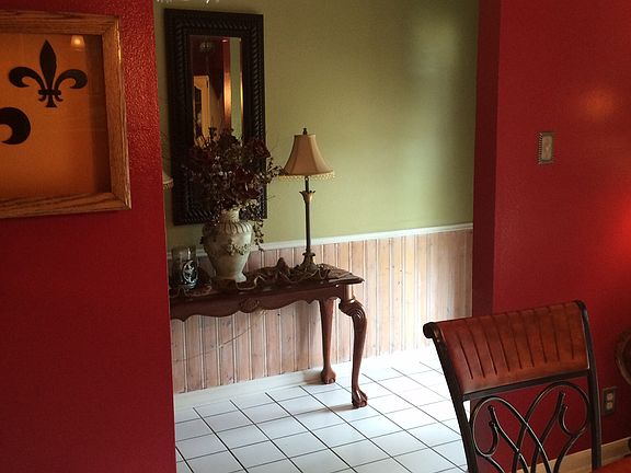 2nd image of 138 Jeanne St