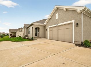 8215 Aurora St, Lenexa, KS 66220