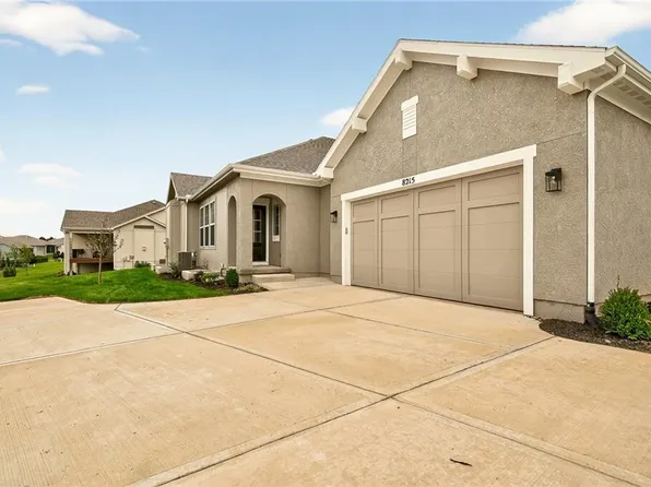 8215 Aurora St, Lenexa, KS 66220