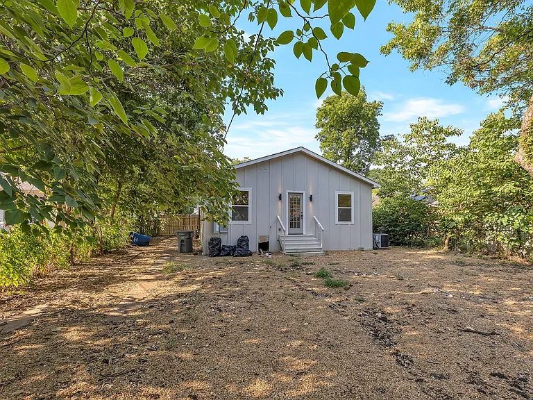 1023 Strickland St — Photo 14