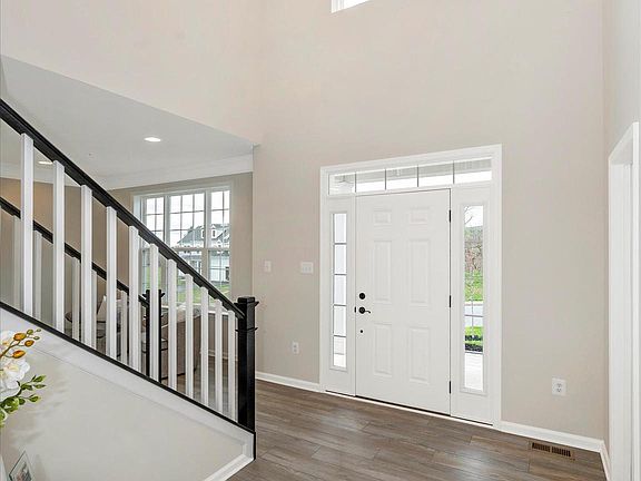 4th image of 14 Meadowridge Dr